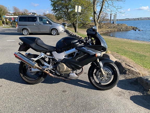 Honda VTR 1000 Firestorm 6 of 12