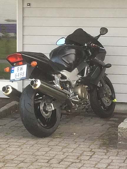 Honda VTR 1000 Firestorm 3 of 12