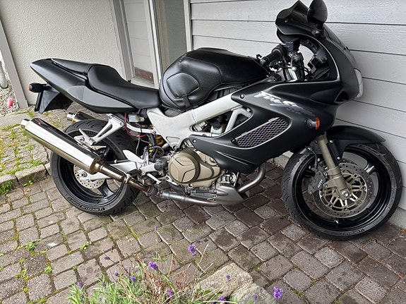 Honda VTR 1000 Firestorm 9 of 12