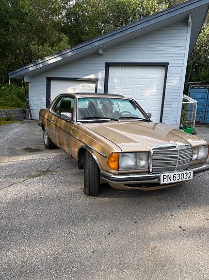 Mercedes-Benz 230 3 of 5