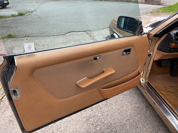 Mercedes-Benz 230 28 of 30