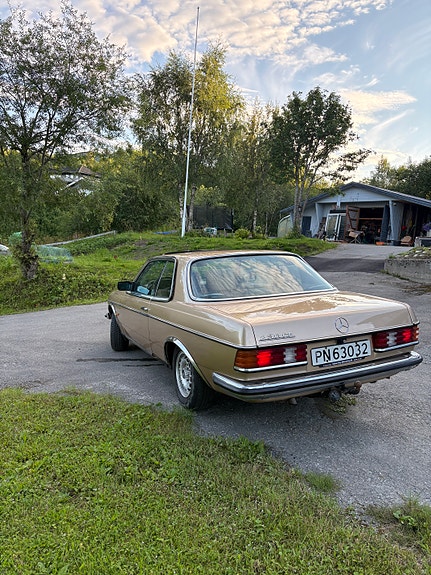 Mercedes-Benz 230 9 of 30