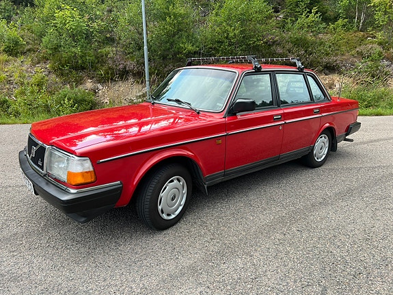 Volvo 240 2 of 5