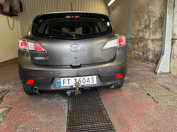 Mazda 3 4 of 5