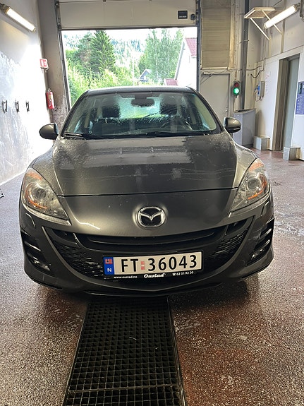 Mazda 3 2 of 5