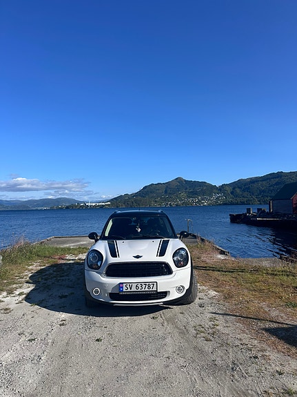 MINI Countryman Cooper D 2 of 5