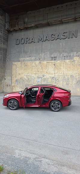 BMW iX2 5 of 19