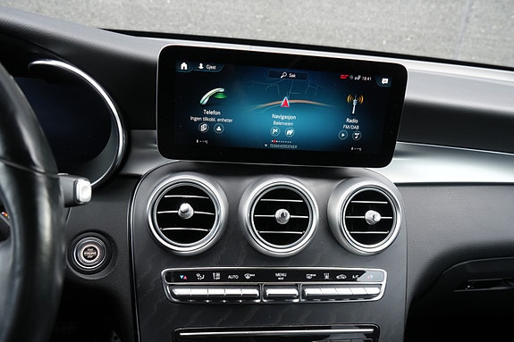 Mercedes-Benz GLC300 e 23 of 30