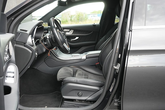 Mercedes-Benz GLC300 e 18 of 30