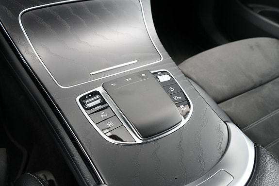 Mercedes-Benz GLC300 e 27 of 30