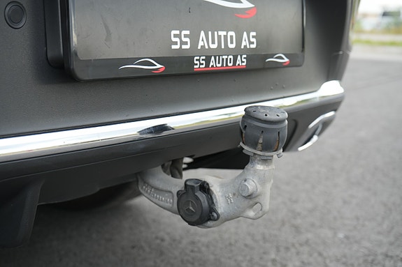 Mercedes-Benz GLC300 e 16 of 30