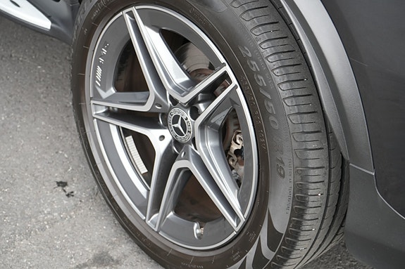 Mercedes-Benz GLC300 e 17 of 30