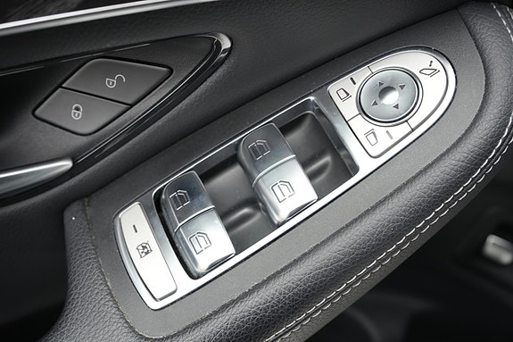 Mercedes-Benz GLC300 e 19 of 30