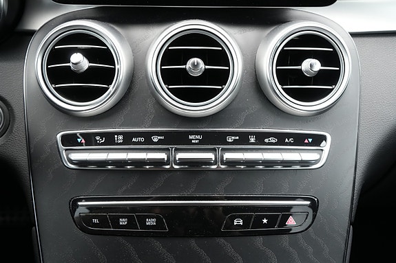 Mercedes-Benz GLC300 e 30 of 30