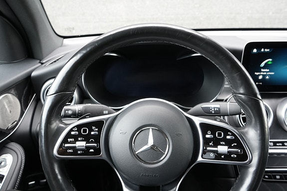 Mercedes-Benz GLC300 e 26 of 30