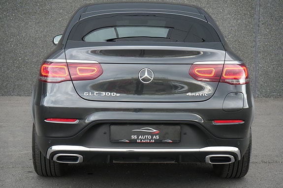 Mercedes-Benz GLC300 e 12 of 30