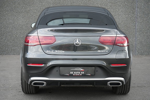 Mercedes-Benz GLC300 e 11 of 30