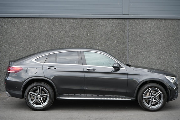 Mercedes-Benz GLC300 e 7 of 30