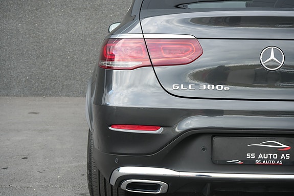 Mercedes-Benz GLC300 e 13 of 30