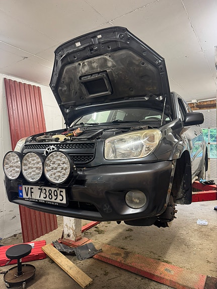 Toyota RAV4 3 of 5