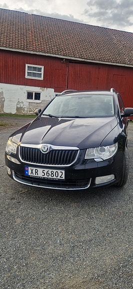 Skoda Superb 2 of 5