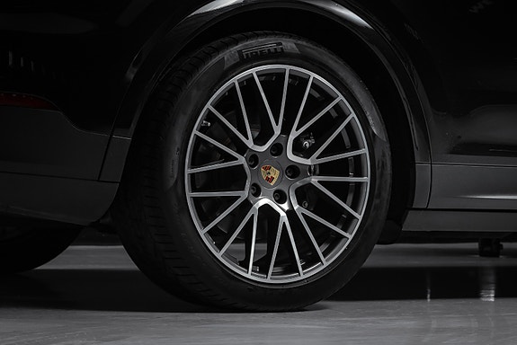 Porsche Cayenne 13 of 30