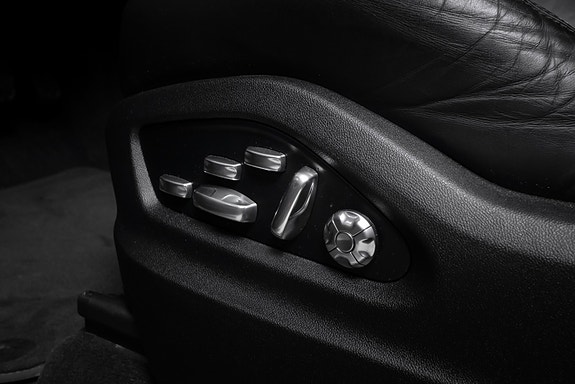 Porsche Cayenne 29 of 30