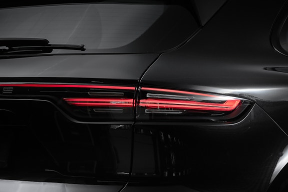 Porsche Cayenne 14 of 30