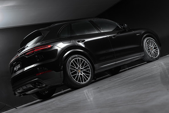 Porsche Cayenne 12 of 30