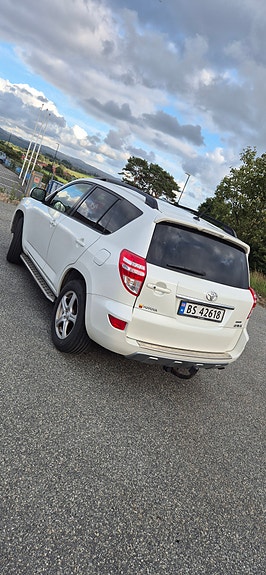 Toyota RAV4 4 of 5