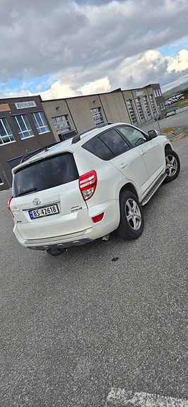 Toyota RAV4 5 of 5