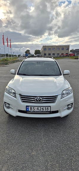 Toyota RAV4 3 of 5