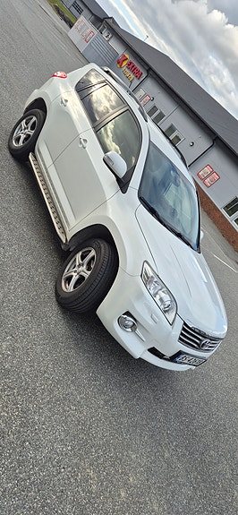 Toyota RAV4 2 of 5
