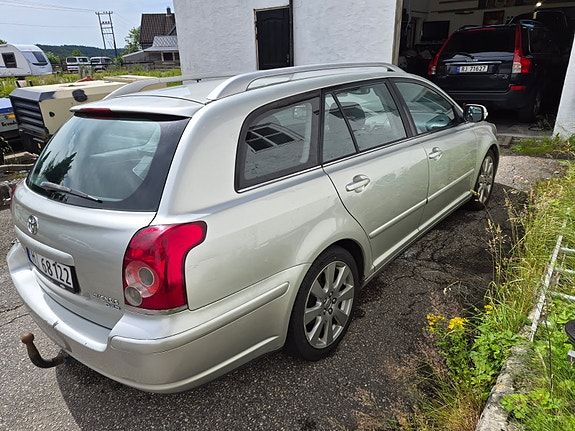 Toyota Avensis 9 of 13