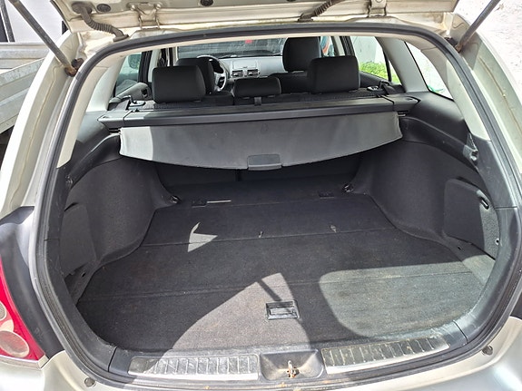 Toyota Avensis 3 of 13