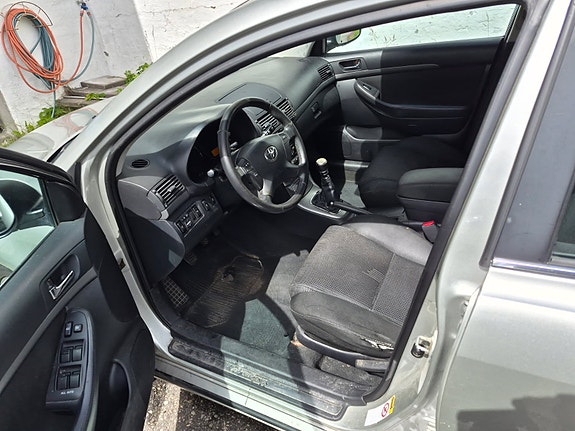 Toyota Avensis 13 of 13