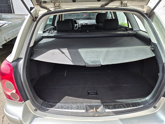 Toyota Avensis 7 of 13