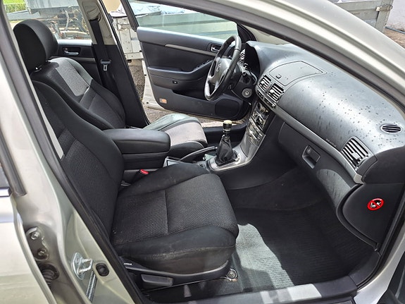 Toyota Avensis 11 of 13