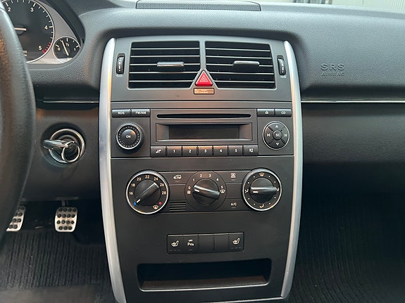 Mercedes-Benz B180 24 of 30