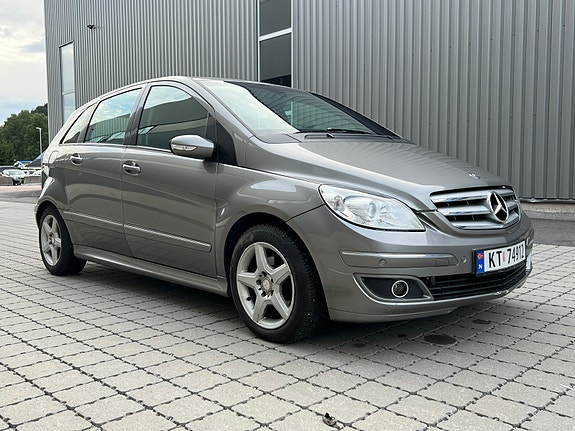 Mercedes-Benz B180 18 of 30