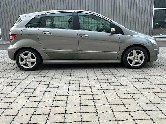 Mercedes-Benz B180 14 of 30