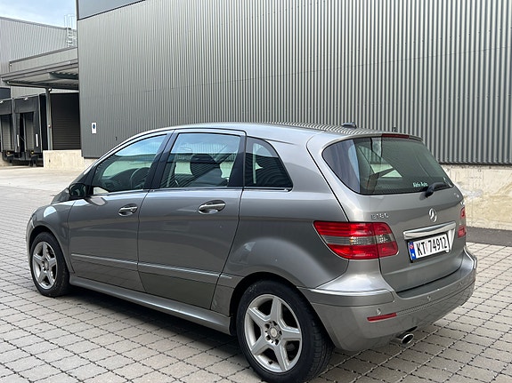 Mercedes-Benz B180 7 of 30
