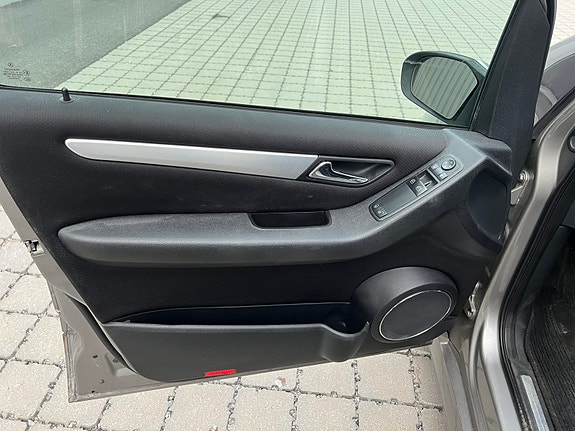Mercedes-Benz B180 19 of 30