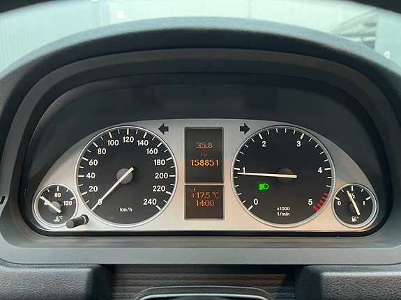 Mercedes-Benz B180 21 of 30
