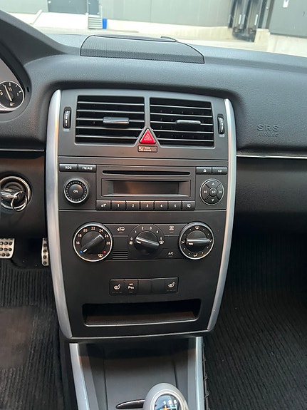Mercedes-Benz B180 27 of 30