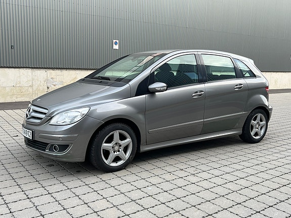 Mercedes-Benz B180 3 of 30