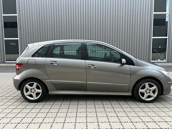 Mercedes-Benz B180 16 of 30