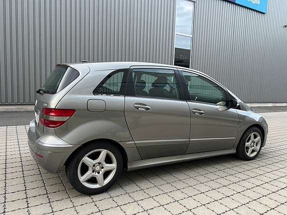 Mercedes-Benz B180 13 of 30