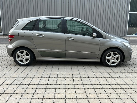 Mercedes-Benz B180 15 of 30