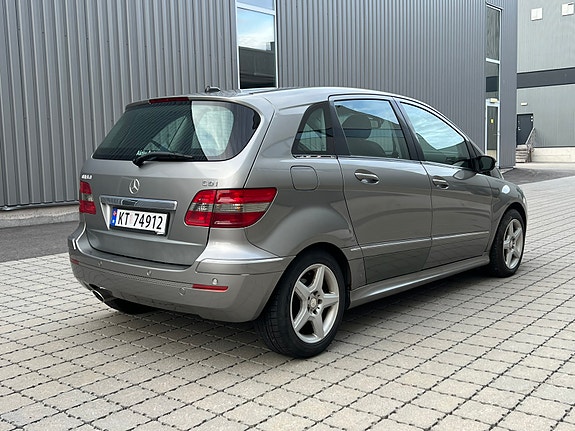 Mercedes-Benz B180 12 of 30